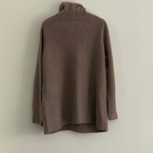 Women’s Cashmere Sweater - Picture 3 of 3